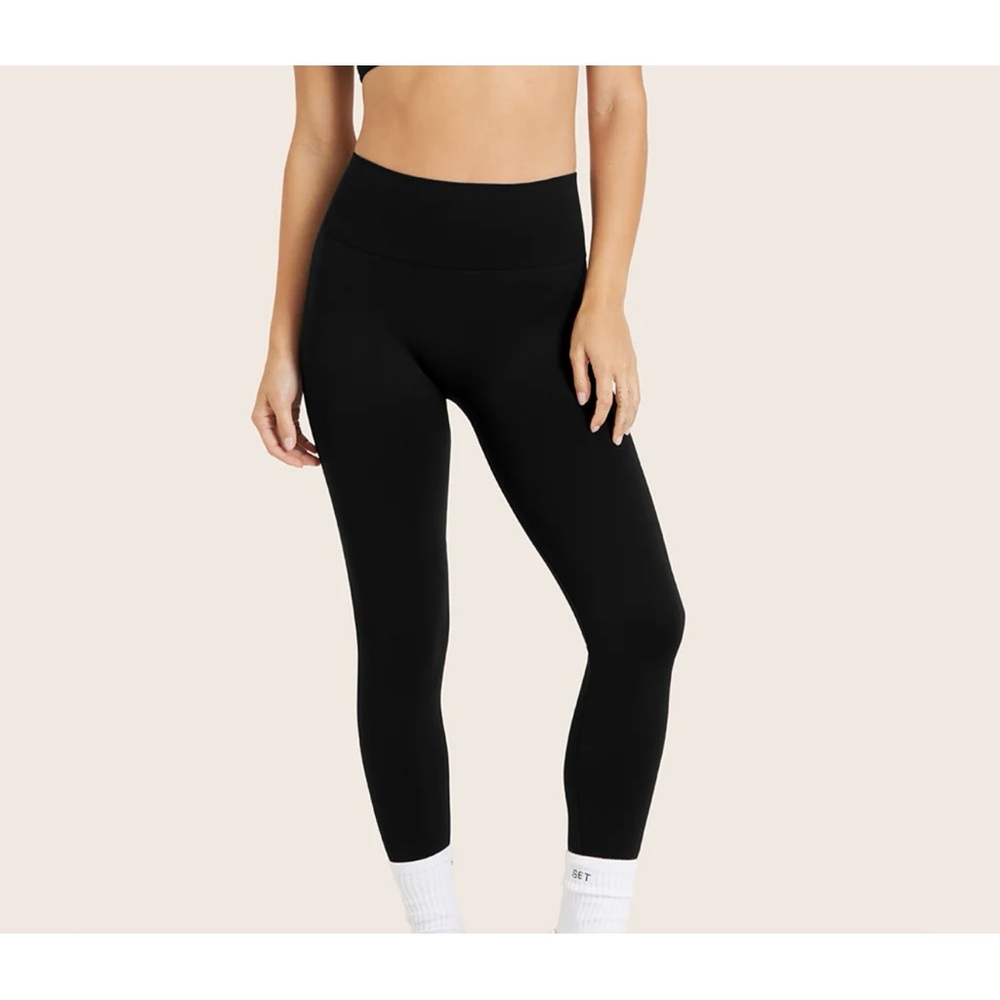 SET Black Box Cut Bra and Leggings